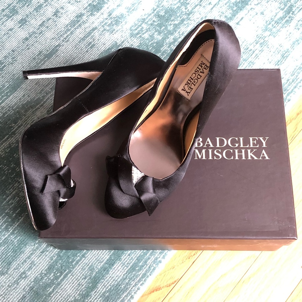 Badgley Mischka black satin pumps